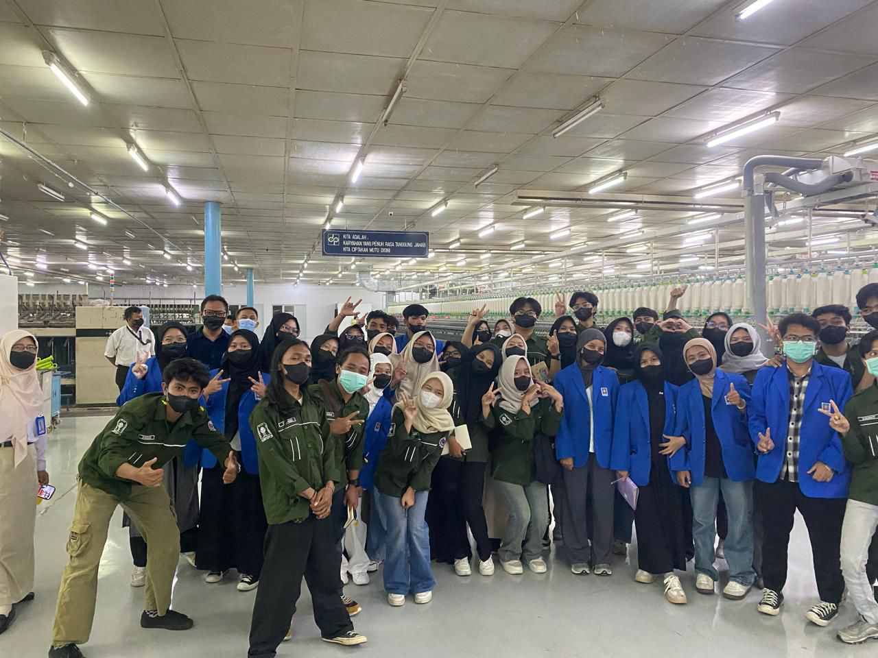 Jembatani Teori dan Praktik, Mahasiswa FTI UII Observasi Langsung Proses Produksi di PT Sukuntex